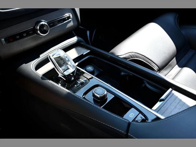 2023 Volvo XC90 SUV in Denim Blue Metallic thumbnail 37