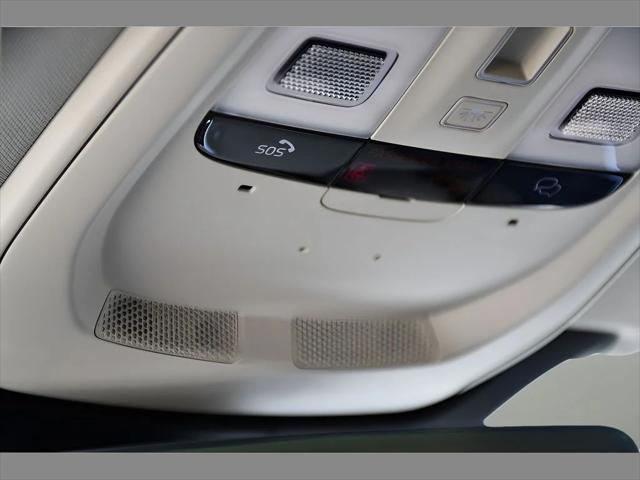 2023 Volvo XC90 SUV in Denim Blue Metallic thumbnail 39