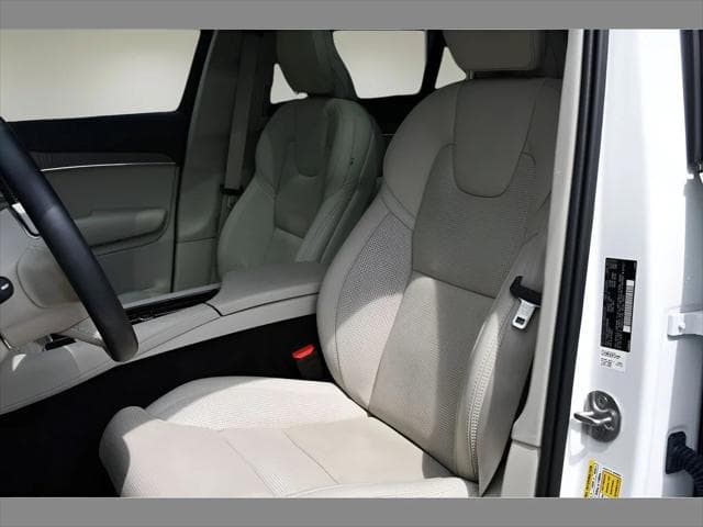 2023 Volvo XC90 SUV in Crystal White Metallic thumbnail 14