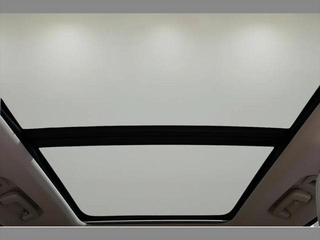 2023 Volvo XC90 SUV in Crystal White Metallic thumbnail 15