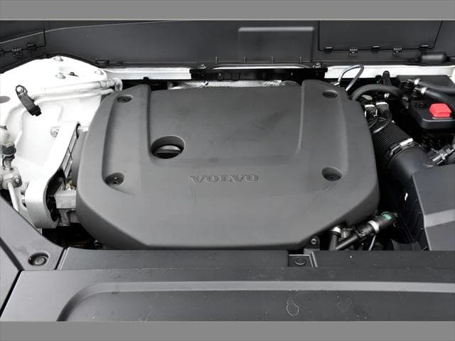 2023 Volvo XC90 SUV in Crystal White Metallic thumbnail 27