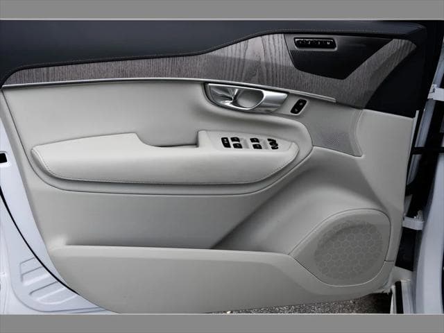2023 Volvo XC90 SUV in Crystal White Metallic thumbnail 28