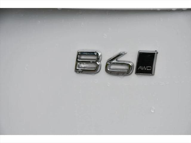 2023 Volvo XC90 SUV in Crystal White Metallic thumbnail 30
