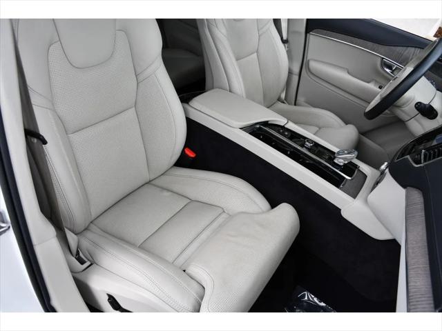 2023 Volvo XC90 SUV in Crystal White Metallic thumbnail 32