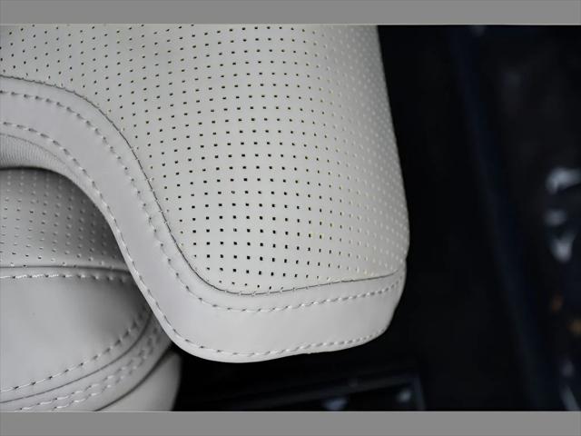 2023 Volvo XC90 SUV in Crystal White Metallic thumbnail 34