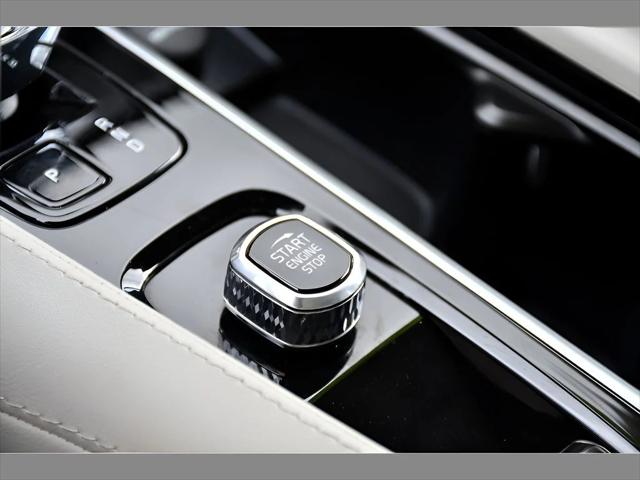 2023 Volvo XC90 SUV in Crystal White Metallic thumbnail 38