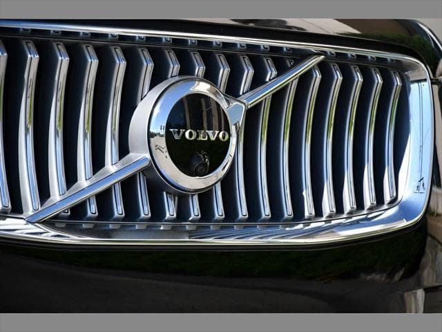 2023 Volvo XC90 SUV in Onyx Black Metallic thumbnail 10