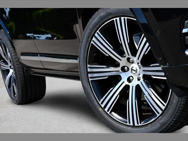 2023 Volvo XC90 SUV in Onyx Black Metallic thumbnail 11