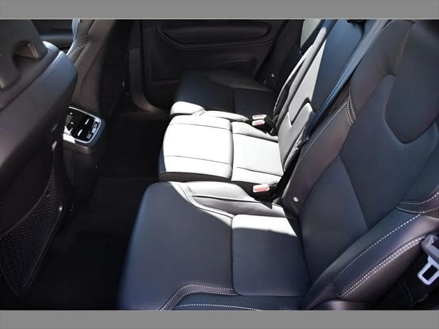 2023 Volvo XC90 SUV in Onyx Black Metallic thumbnail 16