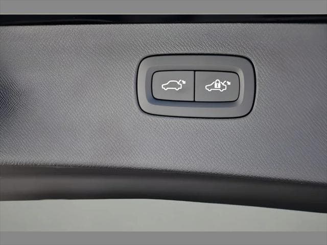 2023 Volvo XC90 SUV in Onyx Black Metallic thumbnail 26