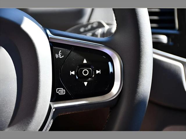 2023 Volvo XC90 SUV in Onyx Black Metallic thumbnail 36