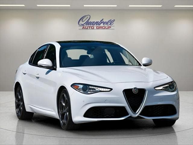 2018 Alfa Romeo Giulia Sedan in Alfa White thumbnail 2