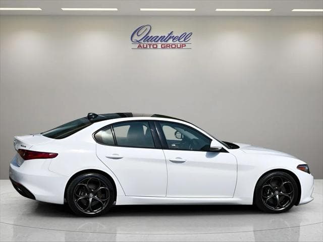 2018 Alfa Romeo Giulia Sedan in Alfa White thumbnail 3