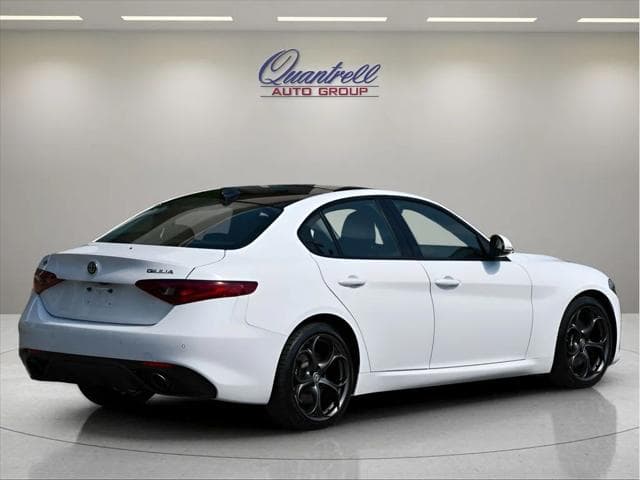 2018 Alfa Romeo Giulia Sedan in Alfa White thumbnail 4