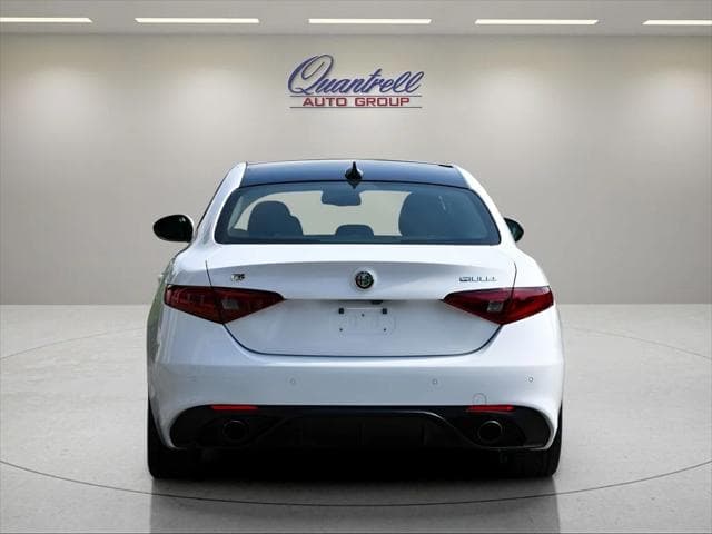 2018 Alfa Romeo Giulia Sedan in Alfa White thumbnail 5