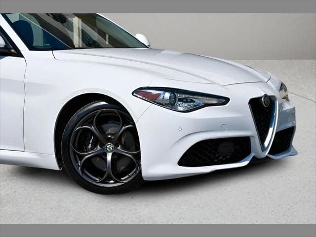 2018 Alfa Romeo Giulia Sedan in Alfa White thumbnail 10