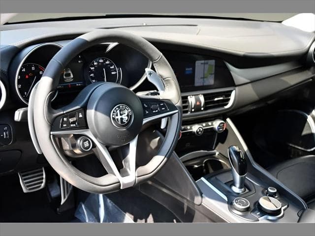 2018 Alfa Romeo Giulia Sedan in Alfa White thumbnail 13