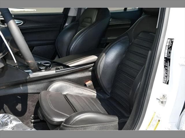 2018 Alfa Romeo Giulia Sedan in Alfa White thumbnail 14