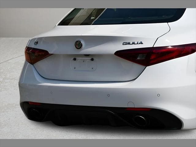 2018 Alfa Romeo Giulia Sedan in Alfa White thumbnail 29