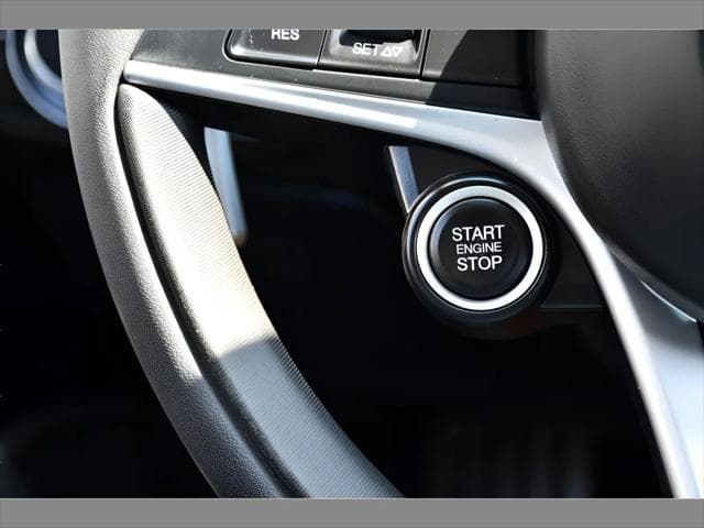 2018 Alfa Romeo Giulia Sedan in Alfa White thumbnail 34