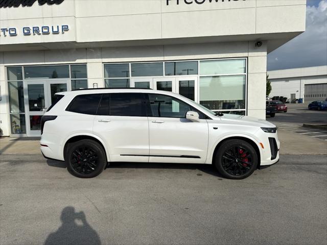 2024 Cadillac XT6 SUV in Crystal White Tricoat thumbnail 2