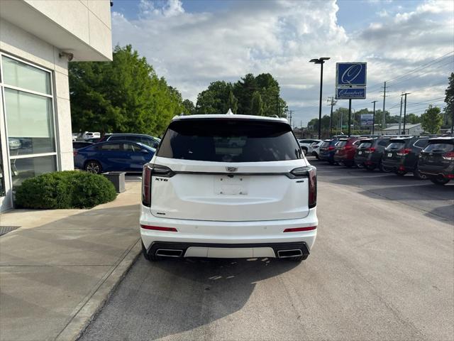 2024 Cadillac XT6 SUV in Crystal White Tricoat thumbnail 4