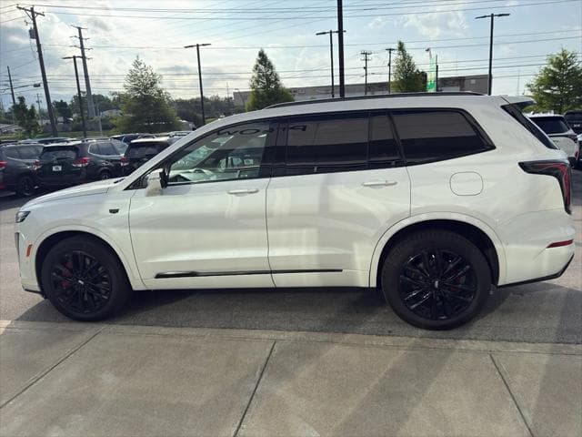 2024 Cadillac XT6 SUV in Crystal White Tricoat thumbnail 6