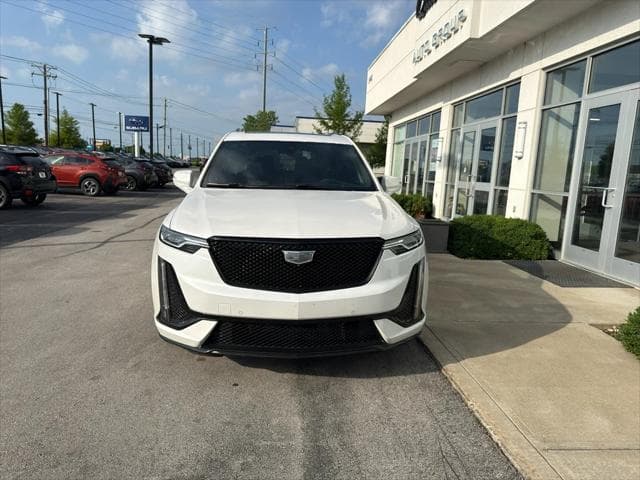 2024 Cadillac XT6 SUV in Crystal White Tricoat thumbnail 8