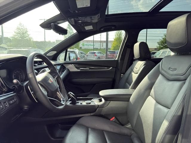 2024 Cadillac XT6 SUV in Crystal White Tricoat thumbnail 9