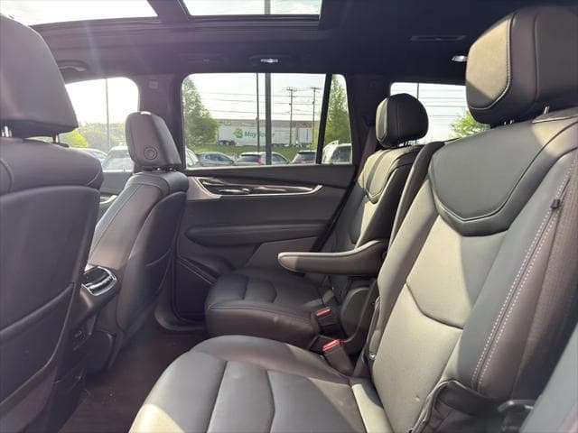 2024 Cadillac XT6 SUV in Crystal White Tricoat thumbnail 10