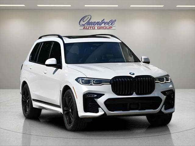 2022 BMW X7 SUV in White - Image 2