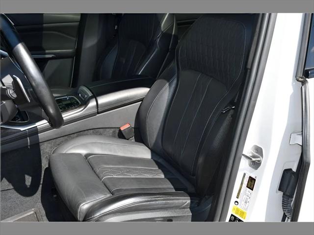 2022 BMW X7 SUV in White thumbnail 14