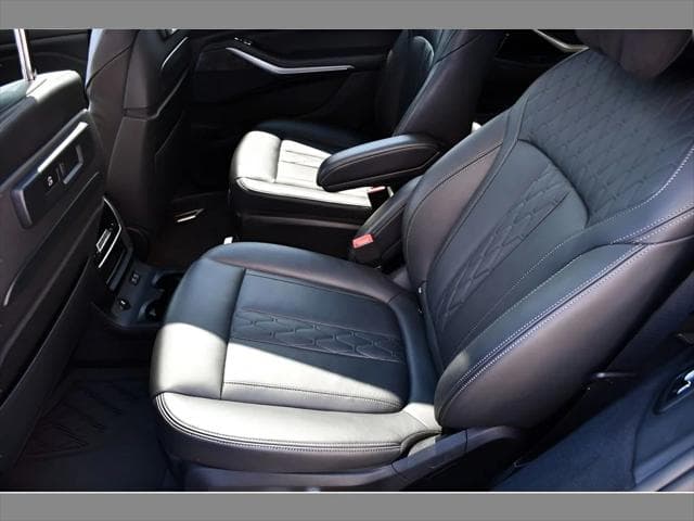 2022 BMW X7 SUV in White thumbnail 17