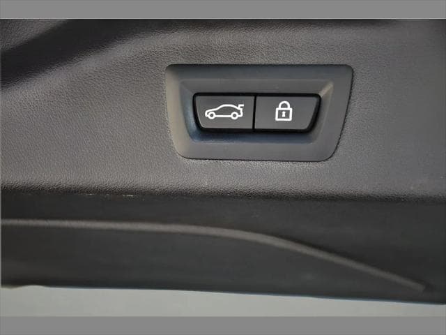 2022 BMW X7 SUV in White thumbnail 24