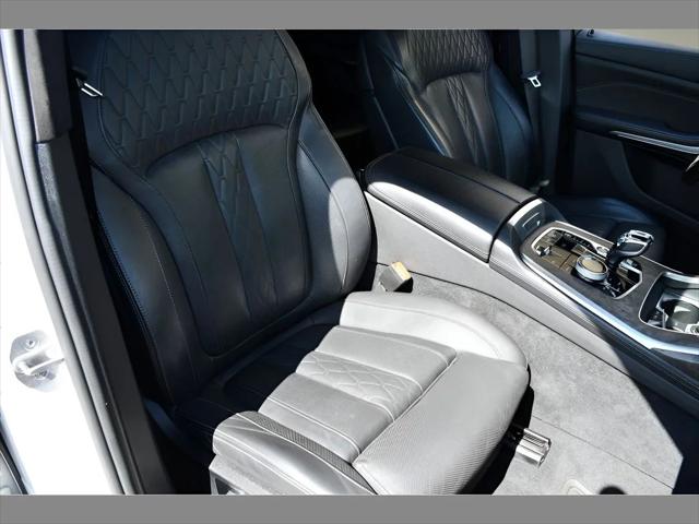 2022 BMW X7 SUV in White thumbnail 30