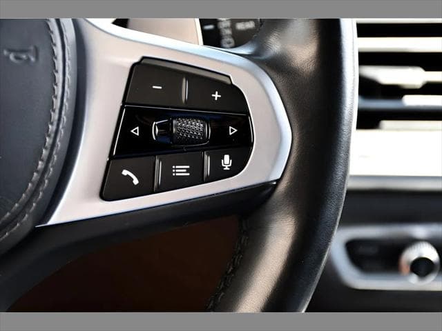 2022 BMW X7 SUV in White thumbnail 35