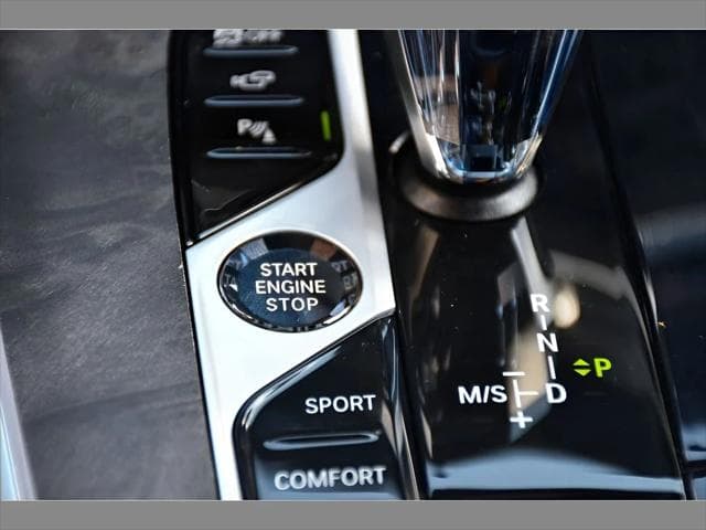 2022 BMW X7 SUV in White thumbnail 37