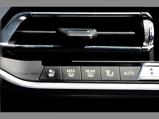 2022 BMW X7 SUV in White thumbnail 38