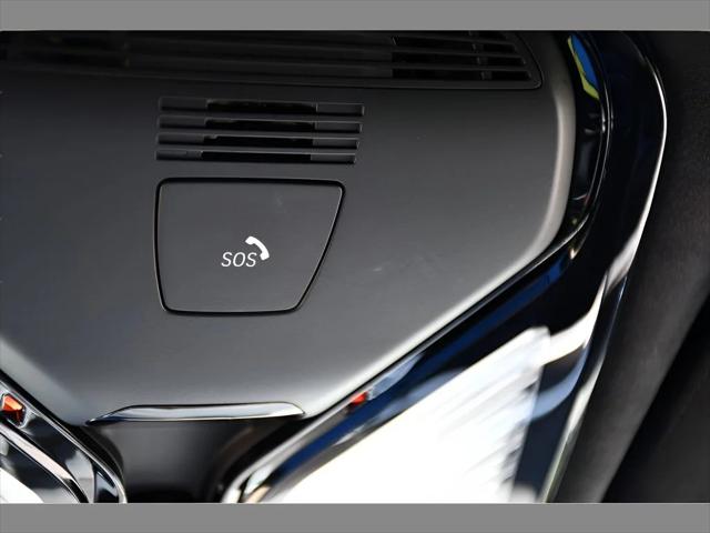 2022 BMW X7 SUV in White - Image 39