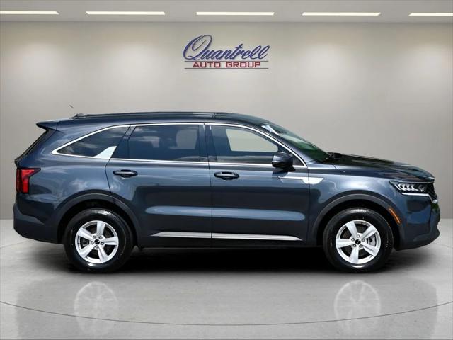 2023 Kia Sorento SUV in Gravity Grey - Image 3