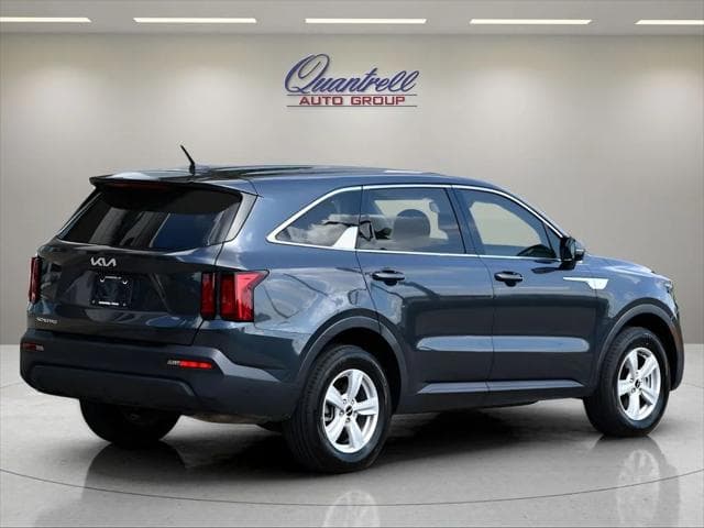 2023 Kia Sorento SUV in Gravity Grey thumbnail 4