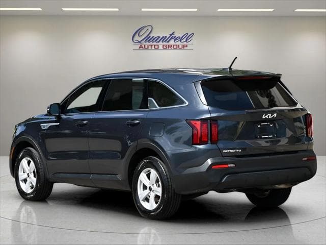 2023 Kia Sorento SUV in Gravity Grey thumbnail 6