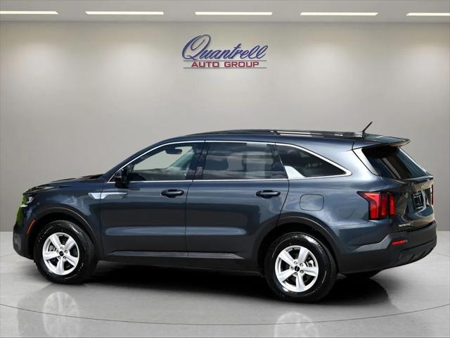 2023 Kia Sorento SUV in Gravity Grey thumbnail 7