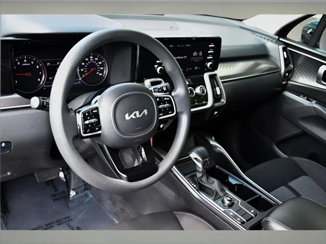 2023 Kia Sorento SUV in Gravity Grey thumbnail 12
