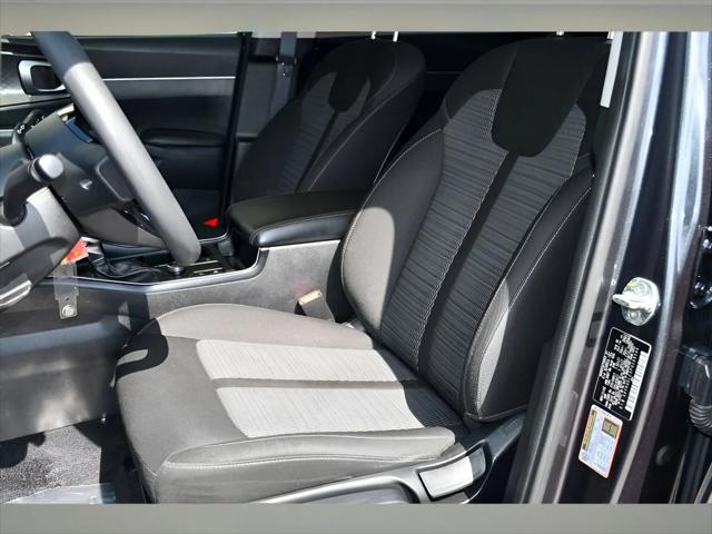 2023 Kia Sorento SUV in Gravity Grey thumbnail 13