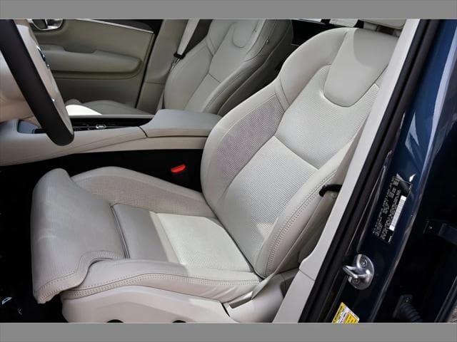 2024 Volvo XC90 SUV in Denim Blue Metallic thumbnail 14