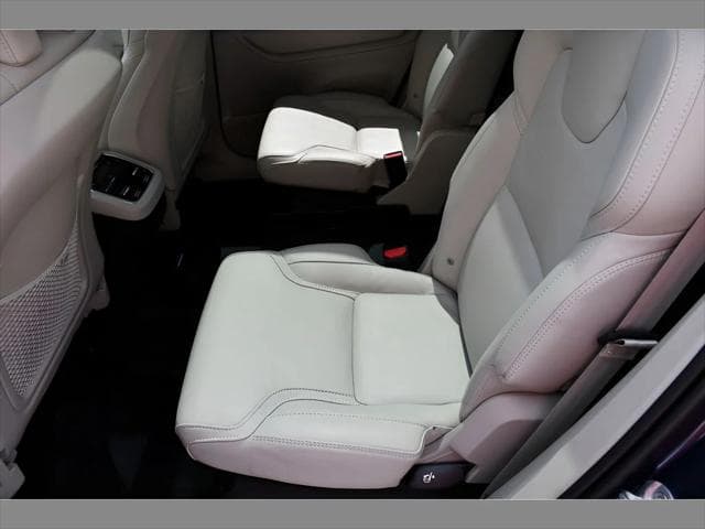 2024 Volvo XC90 SUV in Denim Blue Metallic thumbnail 16