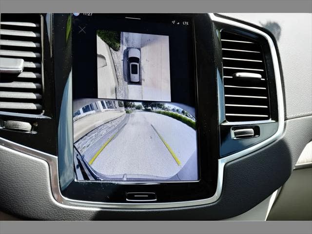 2024 Volvo XC90 SUV in Denim Blue Metallic thumbnail 24