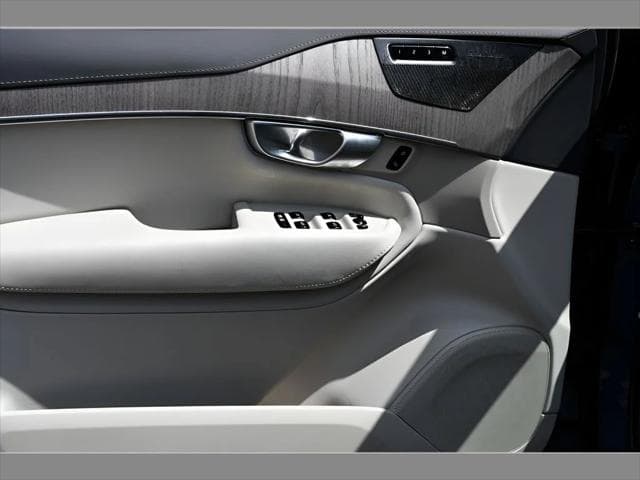 2024 Volvo XC90 SUV in Denim Blue Metallic thumbnail 29
