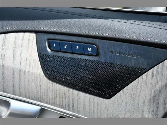 2024 Volvo XC90 SUV in Denim Blue Metallic thumbnail 30